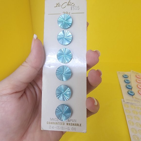 Vintage Mother of Pearl Buttons on Original Cards Blue, Pink, Yellow, Pearl ๐งต๐ชก - Picture 4 of 16